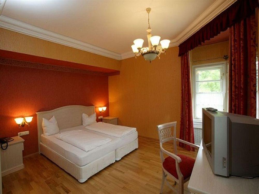 Hotel Kaiservilla Хайлигенблут Екстериор снимка