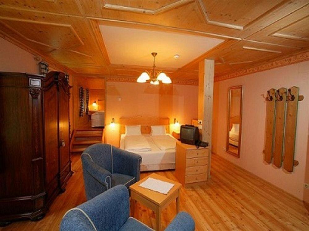 Hotel Kaiservilla Хайлигенблут Екстериор снимка