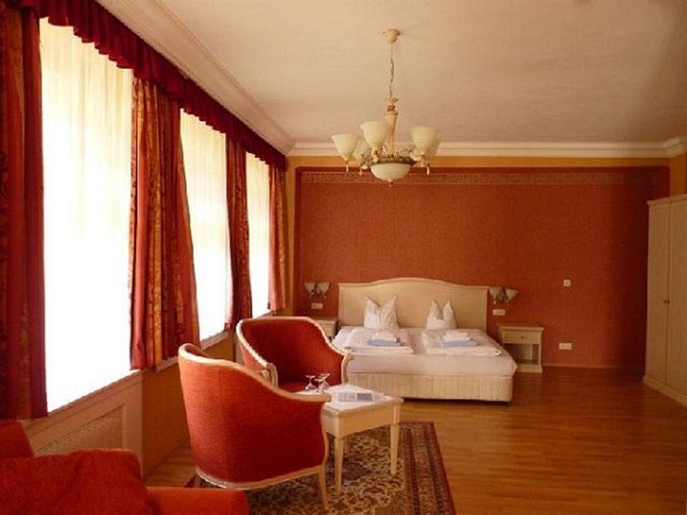 Hotel Kaiservilla Хайлигенблут Екстериор снимка