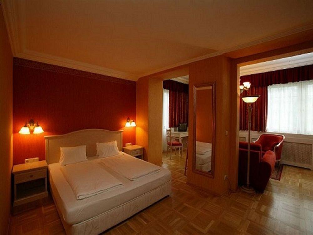 Hotel Kaiservilla Хайлигенблут Екстериор снимка