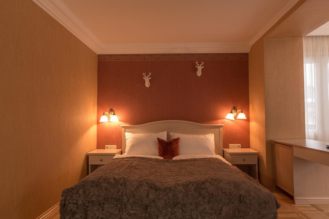 Hotel Kaiservilla Хайлигенблут Екстериор снимка