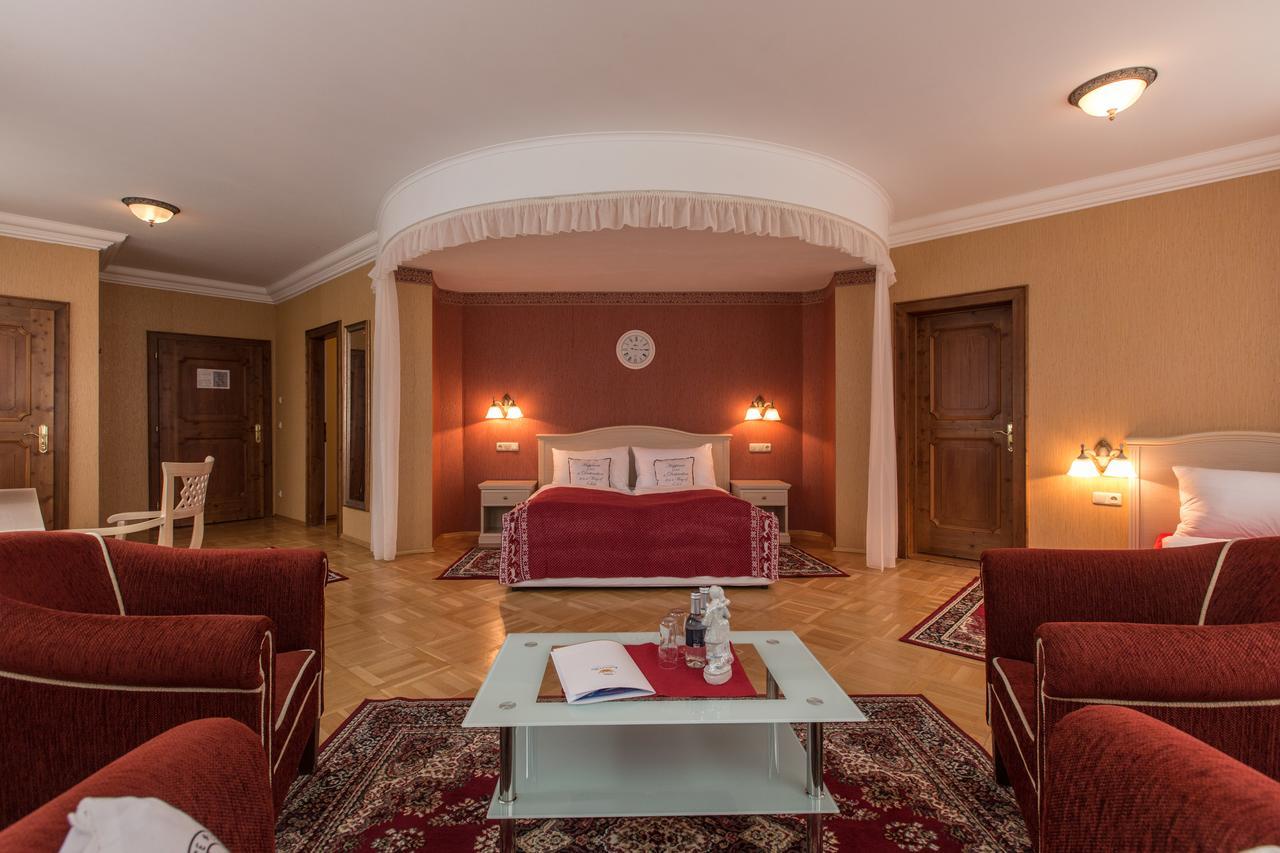 Hotel Kaiservilla Хайлигенблут Екстериор снимка