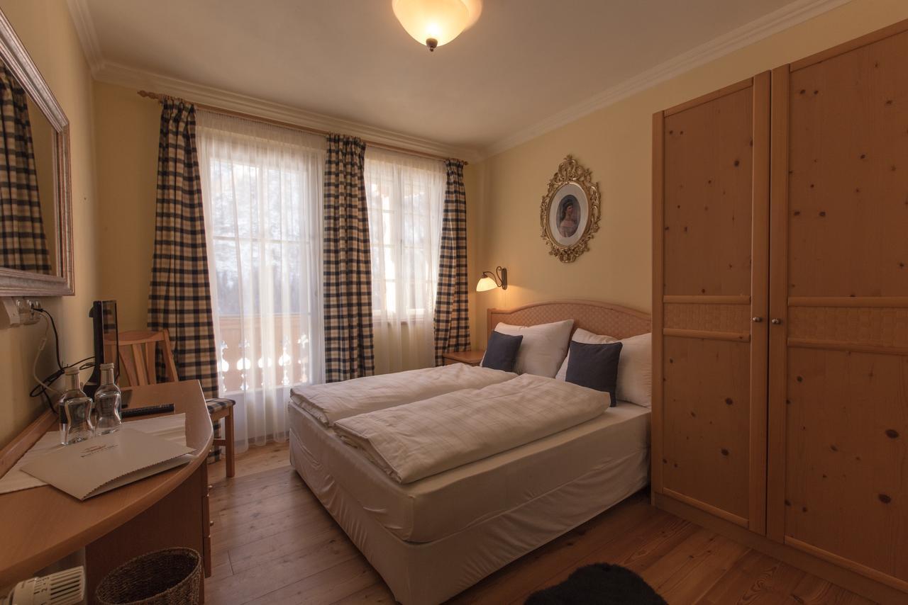 Hotel Kaiservilla Хайлигенблут Стая снимка